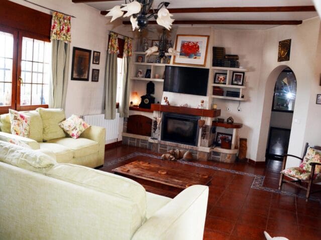 4 bedroom Villa for sale in Daya Vieja with pool - € 595,000 (Ref: 9371691)