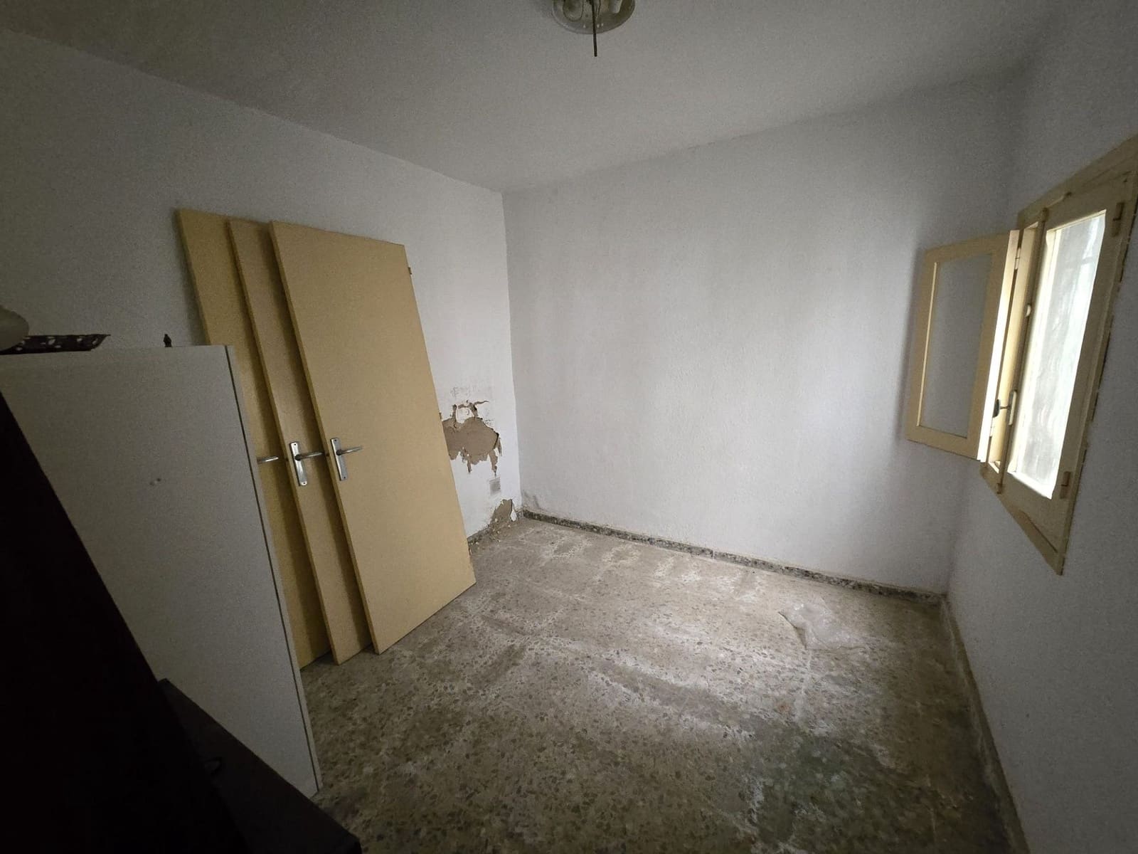 4 bedroom Townhouse for sale in Sax - € 43,500 (Ref: 9371703)