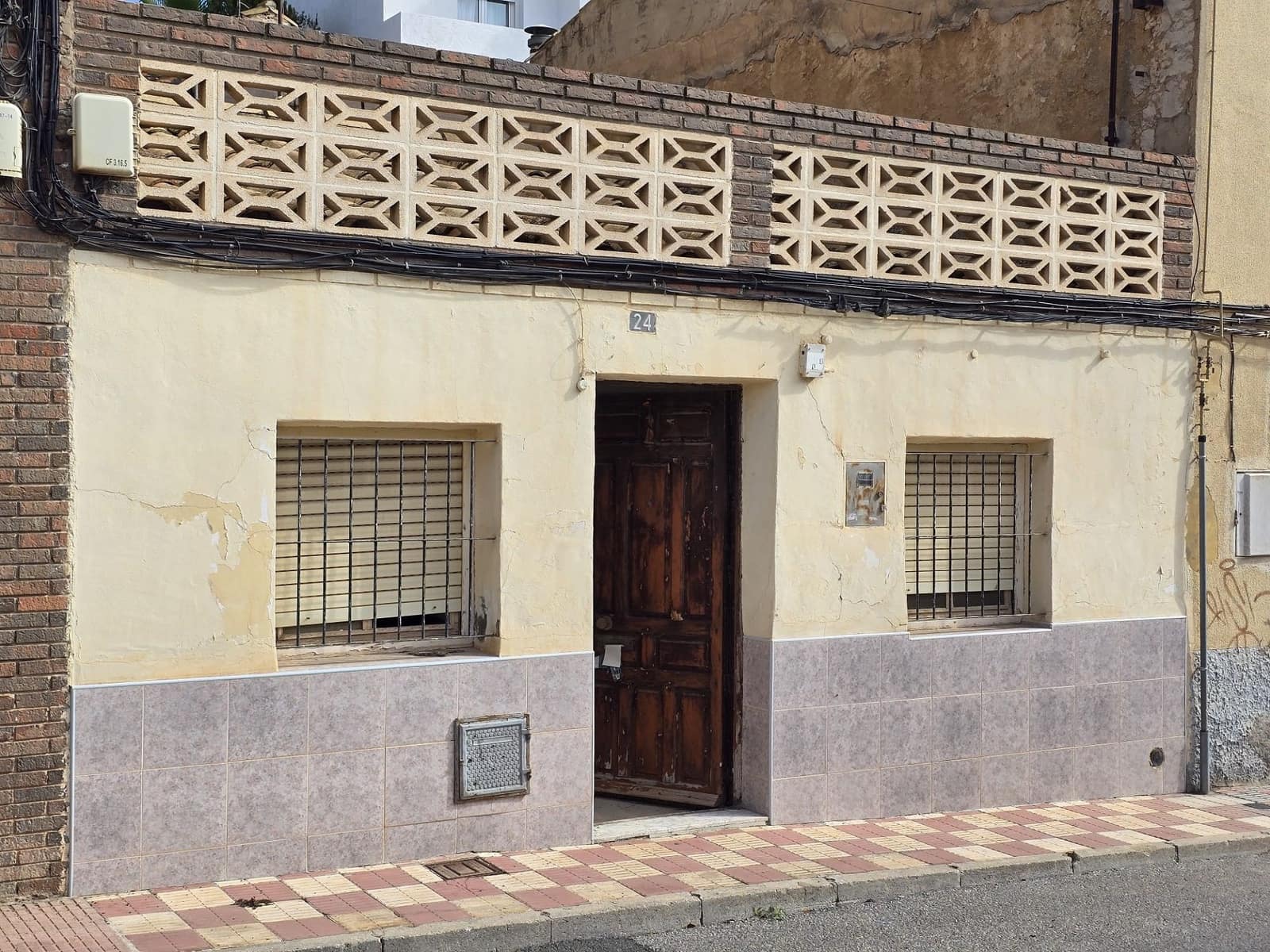 4 bedroom Townhouse for sale in Sax - € 43,500 (Ref: 9371703)