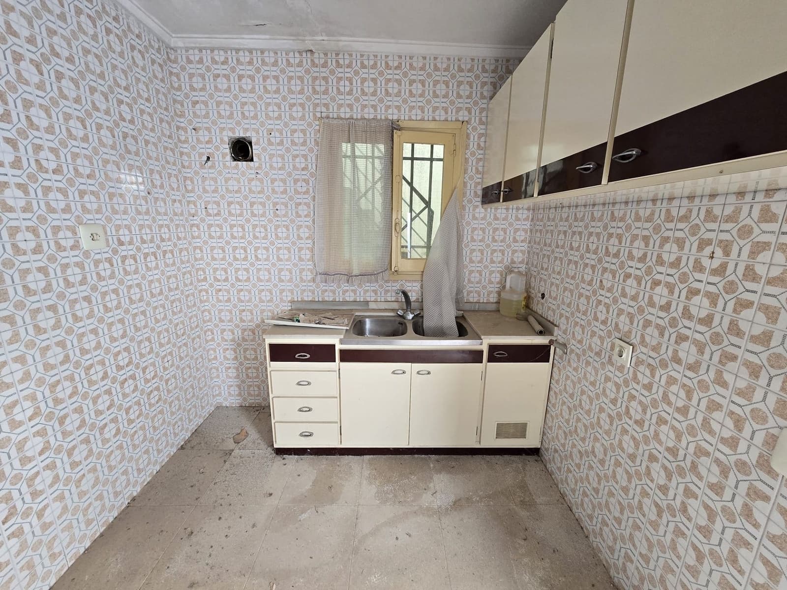 4 bedroom Townhouse for sale in Sax - € 43,500 (Ref: 9371703)