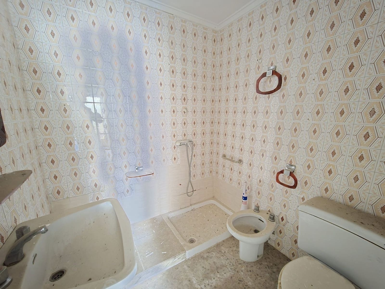 4 bedroom Townhouse for sale in Sax - € 43,500 (Ref: 9371703)