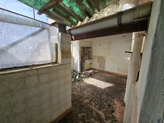 4 bedroom Townhouse for sale in Sax - € 43,500 (Ref: 9371703)