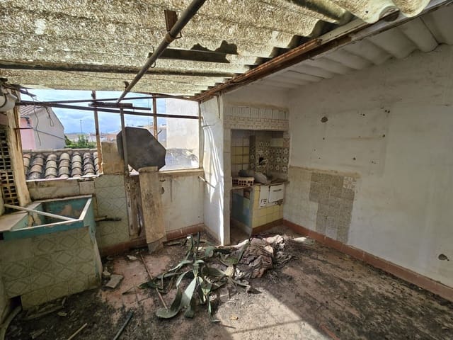 4 bedroom Townhouse for sale in Sax - € 43,500 (Ref: 9371703)