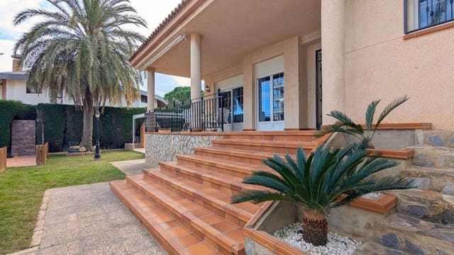 4 slaapkamer Villa te koop in Mil Palmeras, Pilar de la Horadada met zwembad garage - € 690.000 (Ref: 9382298)