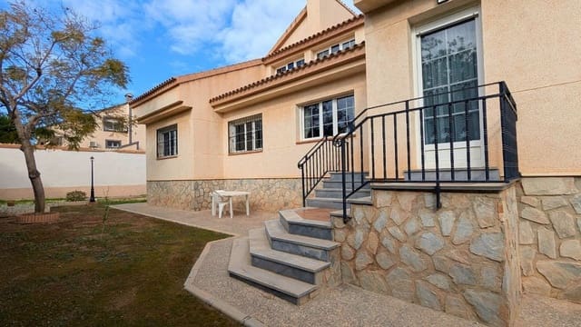 4 slaapkamer Villa te koop in Mil Palmeras, Pilar de la Horadada met zwembad garage - € 690.000 (Ref: 9382298)