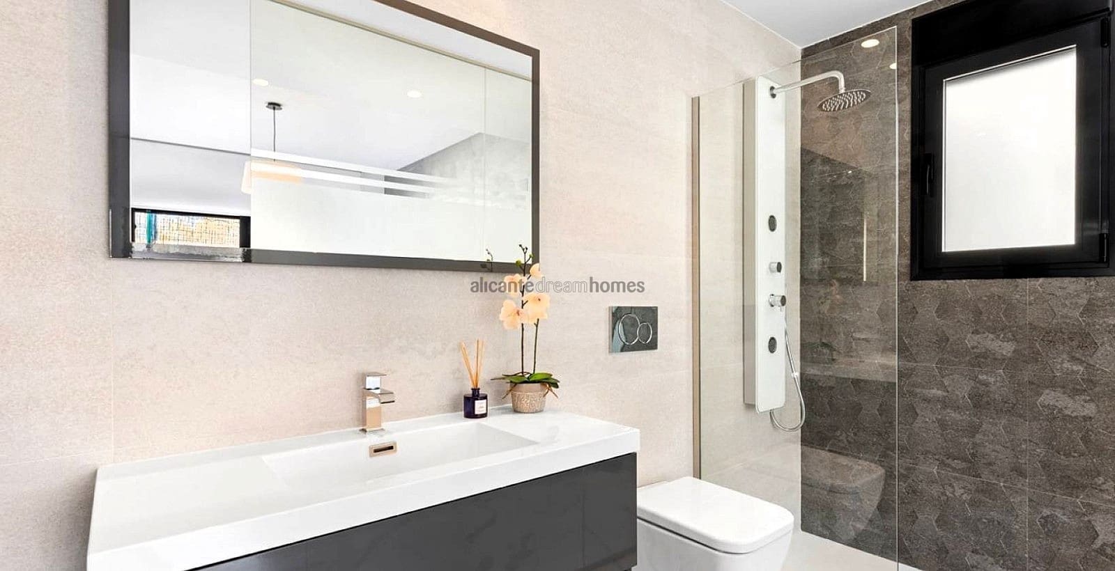 2 makuuhuone Huvila myytävänä paikassa San Miguel de Salinas mukana uima-altaan - 375 000 € (Ref: 9382301)