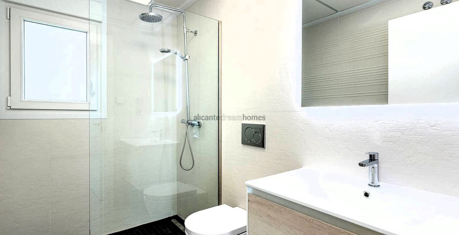 5 sypialnia Willa na sprzedaż w Los Montesinos z basenem garażem - 780 000 € (Ref: 9385087)