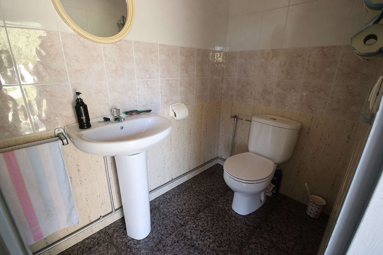 4 bedroom Villa for sale in Caudete with pool - € 219,995 (Ref: 9398150)