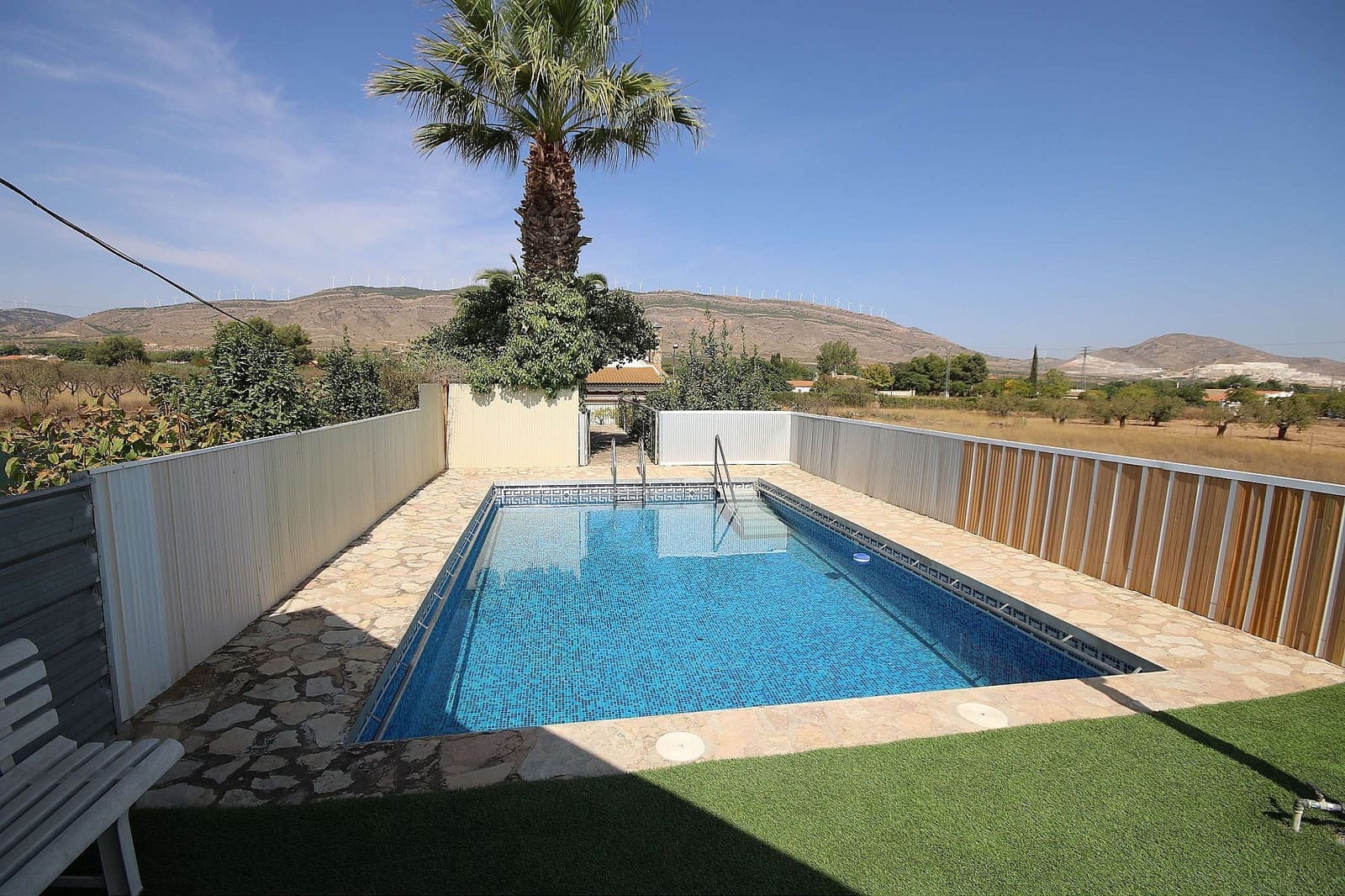 4 bedroom Villa for sale in Caudete with pool - € 219,995 (Ref: 9398150)