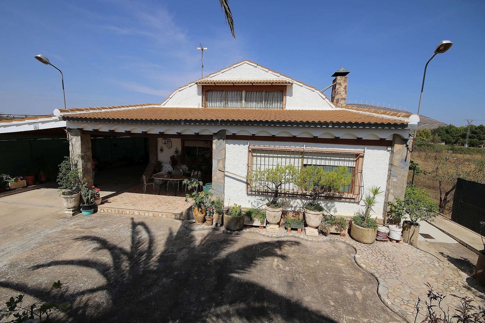 4 bedroom Villa for sale in Caudete with pool - € 219,995 (Ref: 9398150)