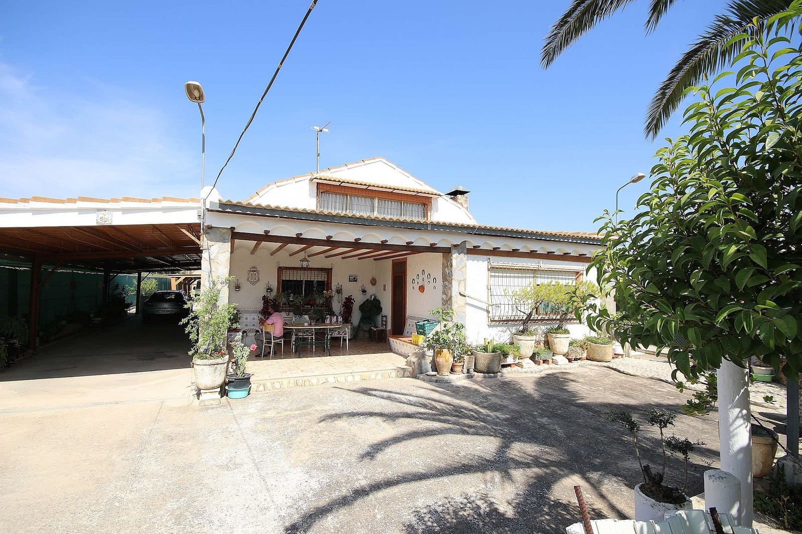 4 bedroom Villa for sale in Caudete with pool - € 219,995 (Ref: 9398150)