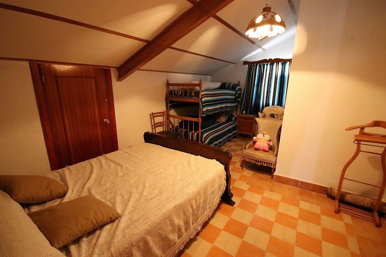 4 bedroom Villa for sale in Caudete with pool - € 219,995 (Ref: 9398150)