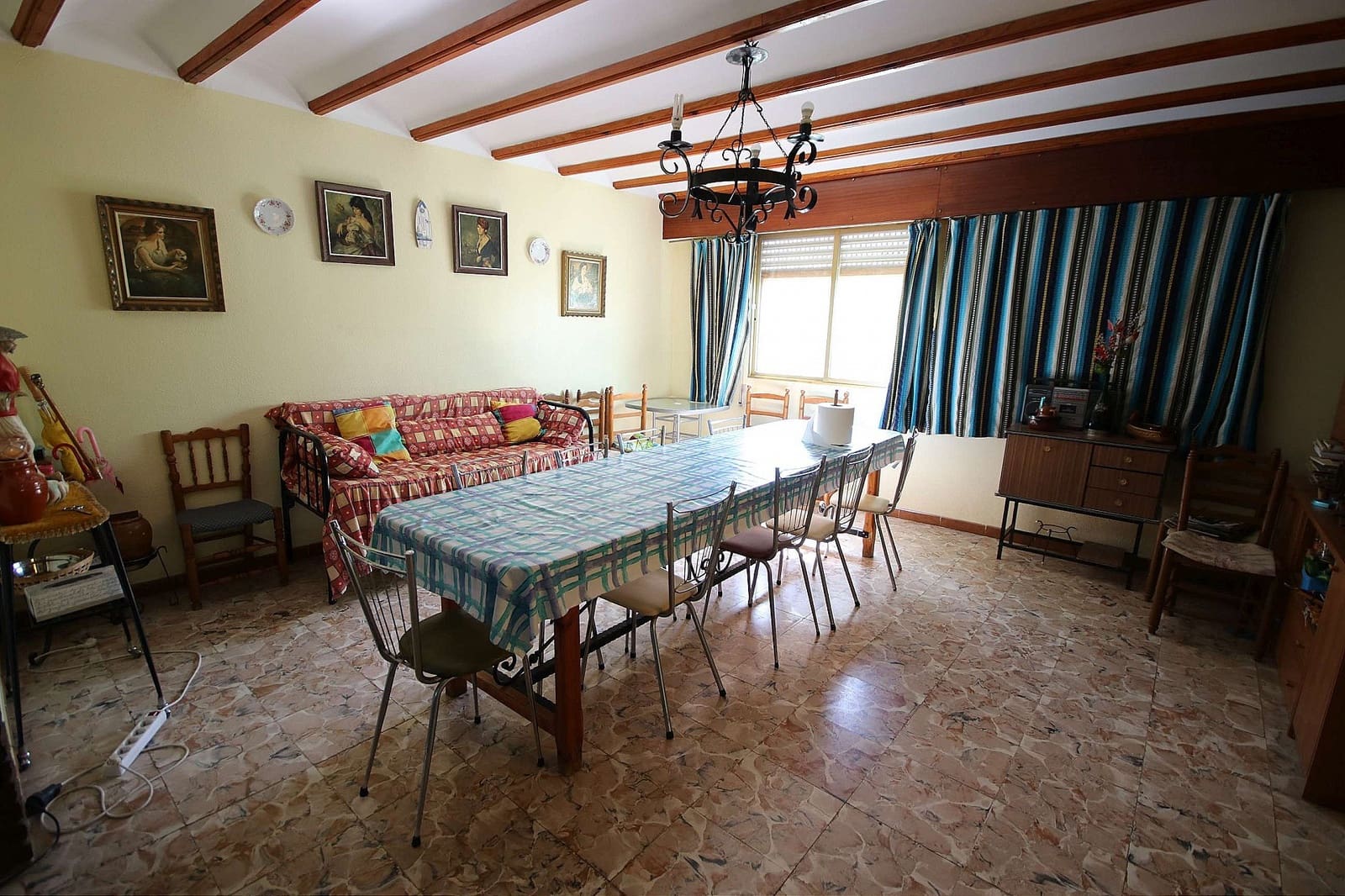 4 bedroom Villa for sale in Caudete with pool - € 219,995 (Ref: 9398150)