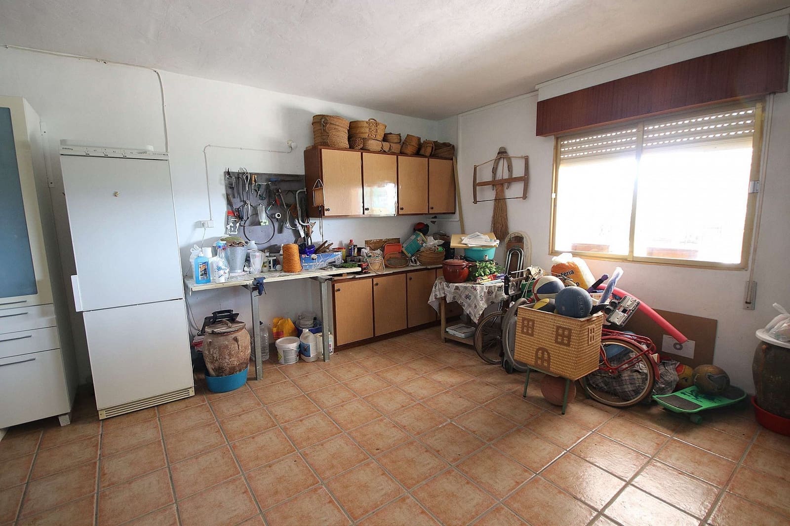 4 bedroom Villa for sale in Caudete with pool - € 219,995 (Ref: 9398150)