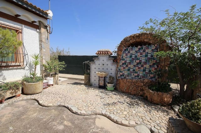 4 bedroom Villa for sale in Caudete with pool - € 219,995 (Ref: 9398150)