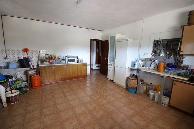 4 bedroom Villa for sale in Caudete with pool - € 219,995 (Ref: 9398150)