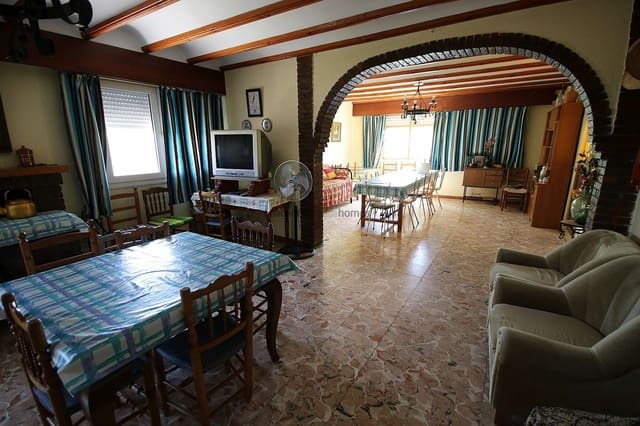 4 bedroom Villa for sale in Caudete with pool - € 219,995 (Ref: 9398150)