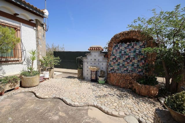 4 bedroom Villa for sale in Caudete with pool - € 219,995 (Ref: 9398150)