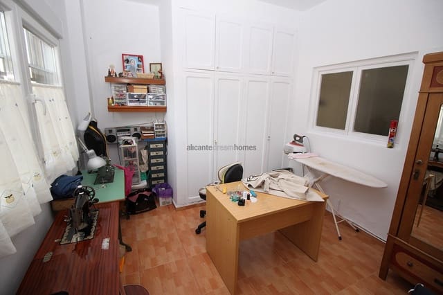 4 soverom Hus til salgs i Monóvar / Monóver med svømmebasseng garasje - € 319 995 (Ref: 9398151)