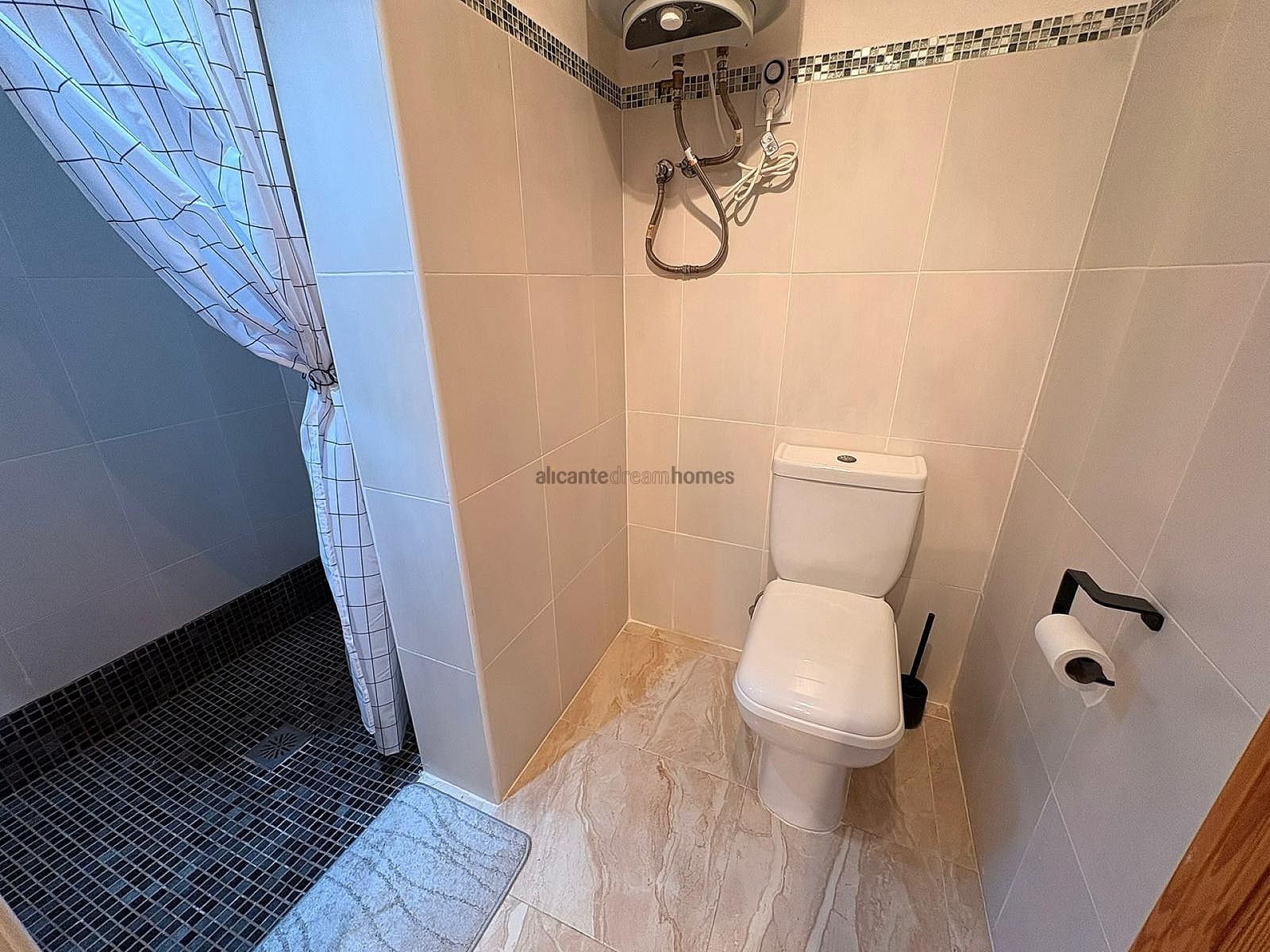 8 bedroom Villa for sale in Castalla with pool - € 599,995 (Ref: 9402846)