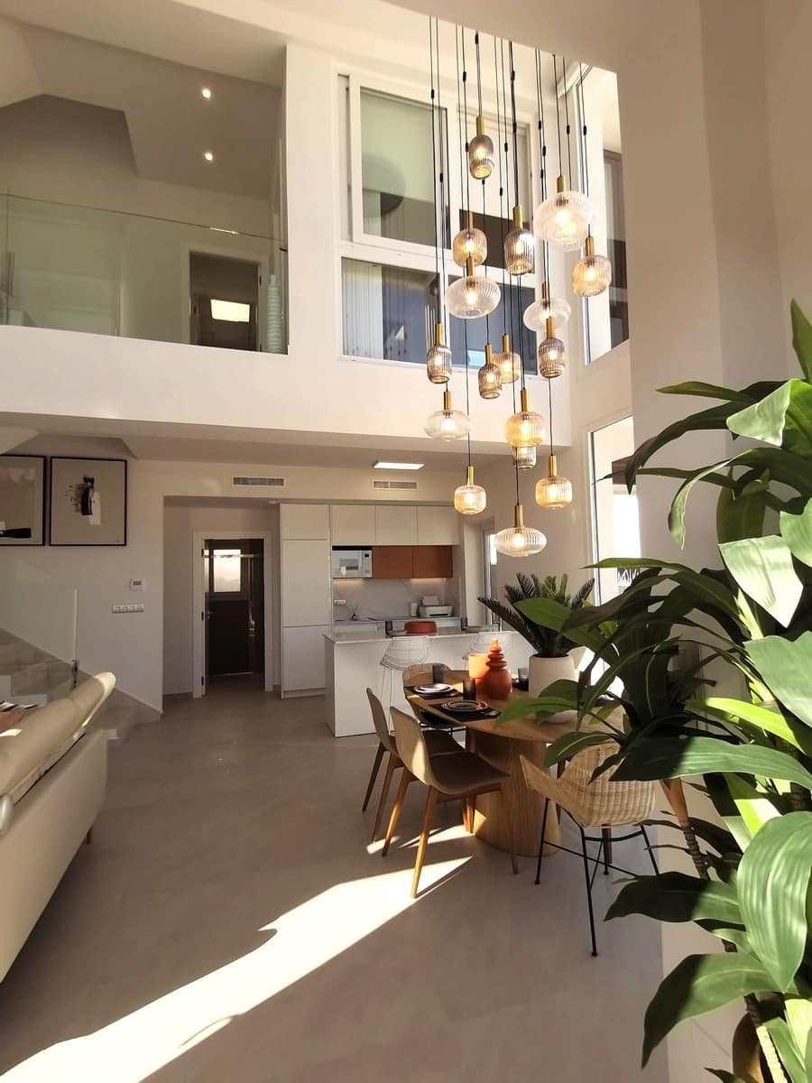 3 makuuhuone Huvila myytävänä paikassa Ciudad Quesada mukana uima-altaan - 650 000 € (Ref: 9418878)