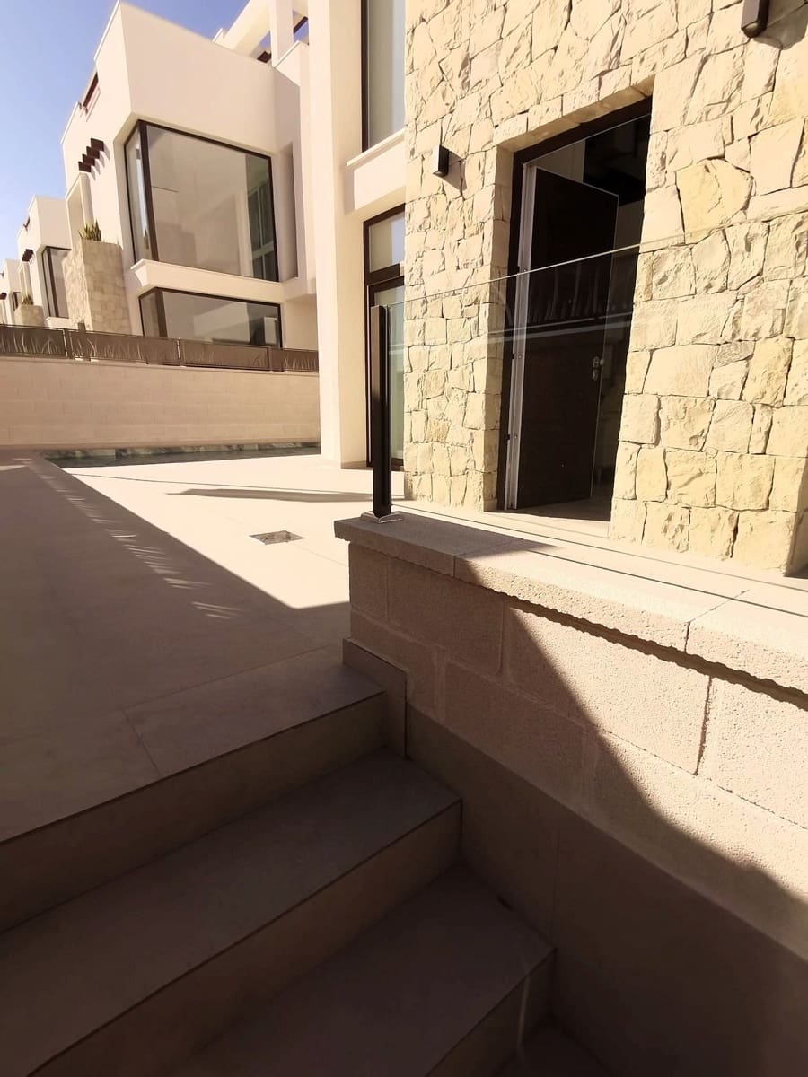 3 makuuhuone Huvila myytävänä paikassa Ciudad Quesada mukana uima-altaan - 650 000 € (Ref: 9418878)