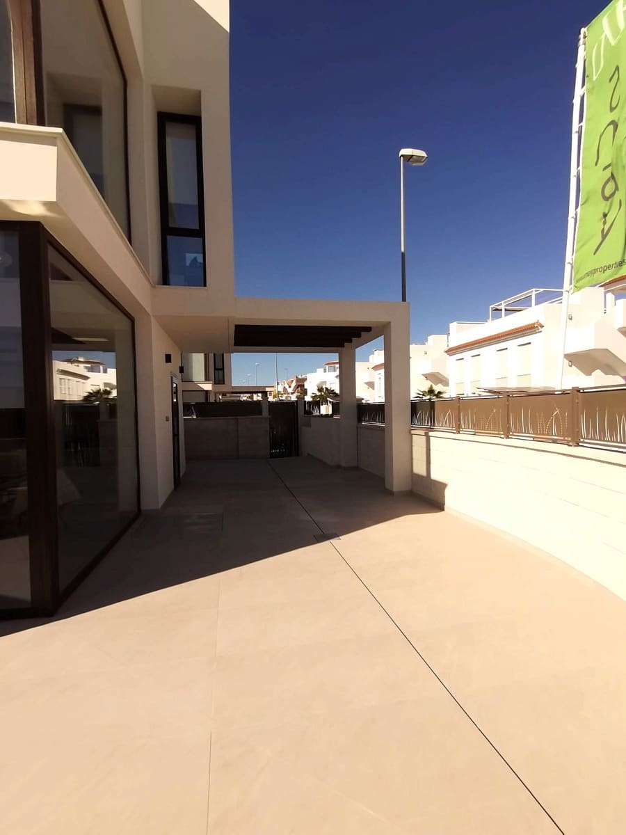 3 makuuhuone Huvila myytävänä paikassa Ciudad Quesada mukana uima-altaan - 650 000 € (Ref: 9418878)