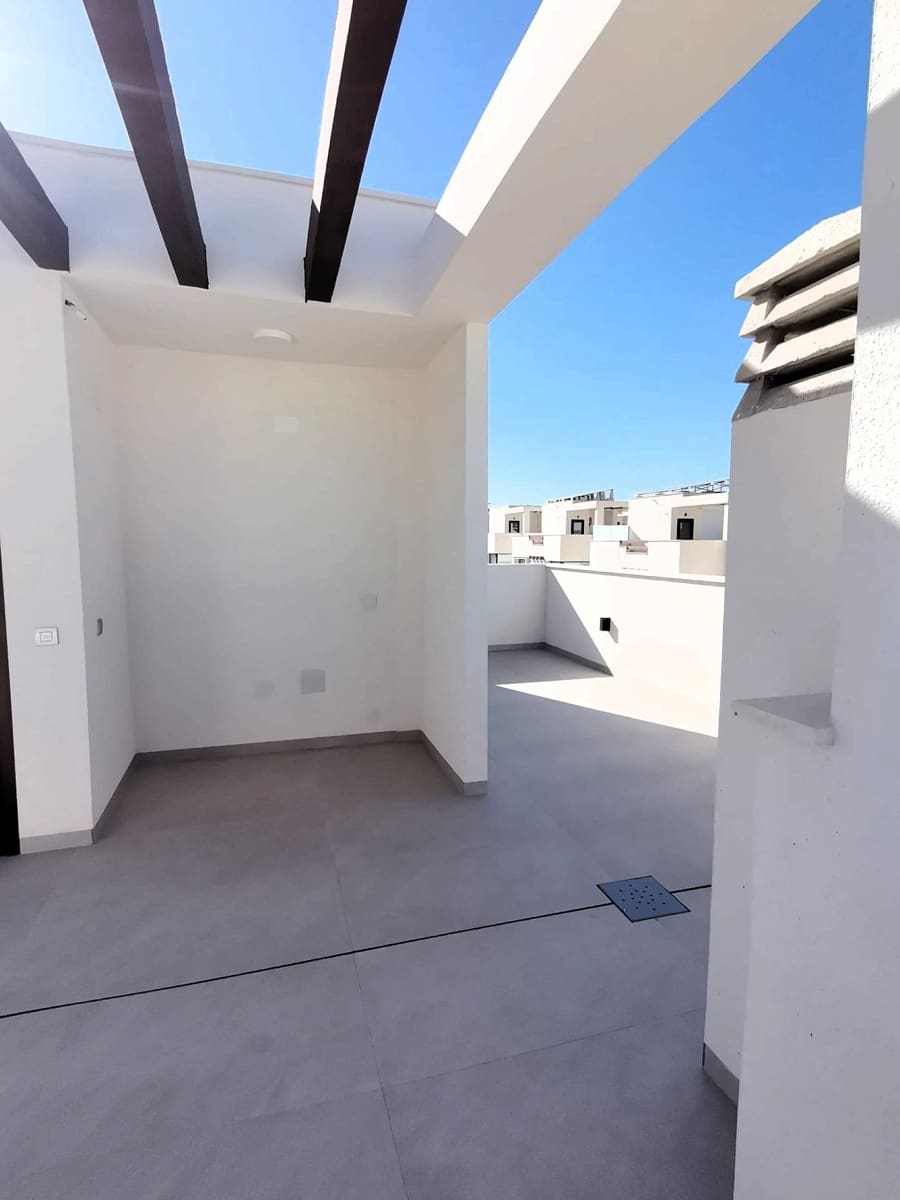 3 makuuhuone Huvila myytävänä paikassa Ciudad Quesada mukana uima-altaan - 650 000 € (Ref: 9418878)