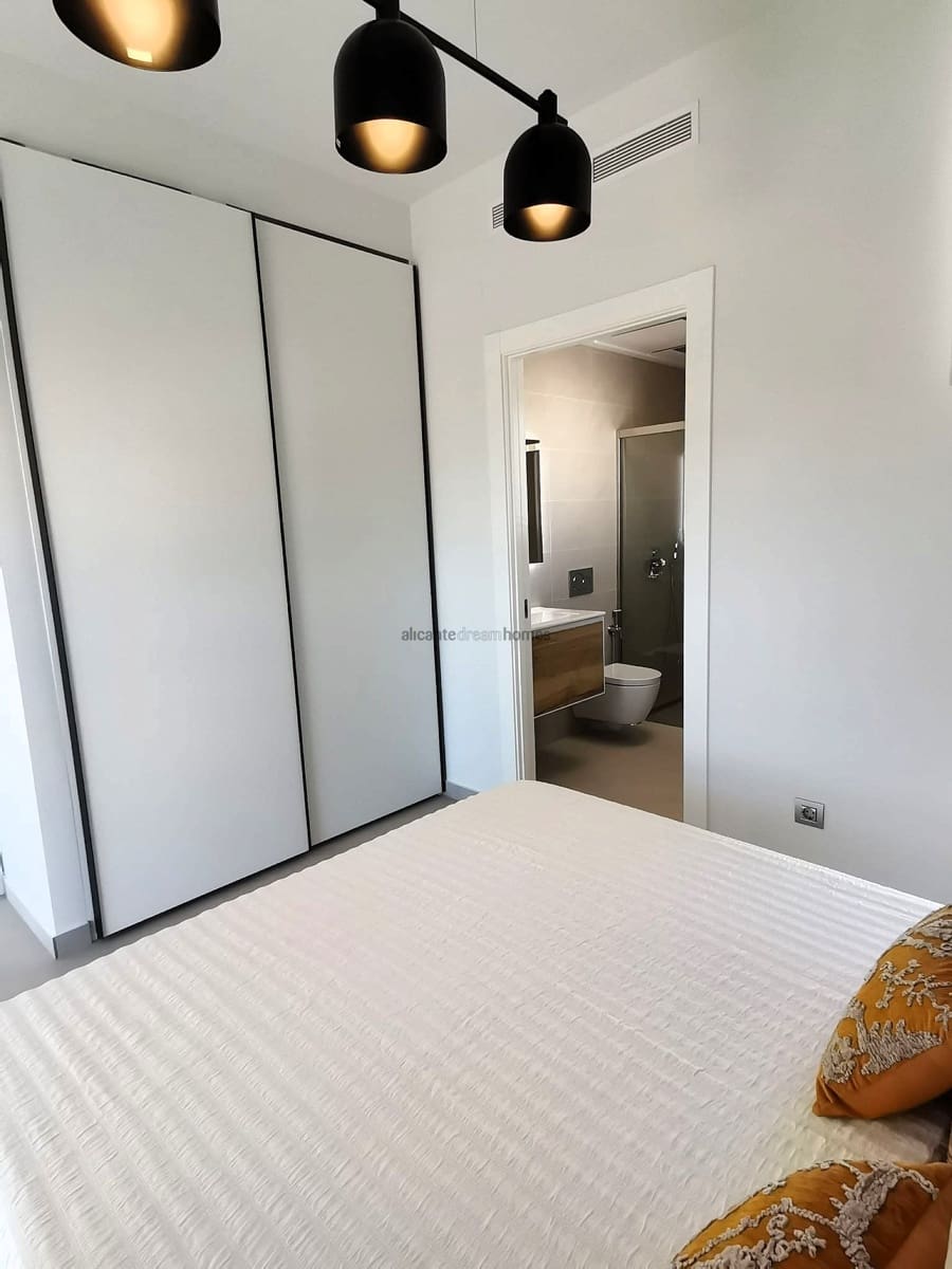 3 makuuhuone Huvila myytävänä paikassa Ciudad Quesada mukana uima-altaan - 650 000 € (Ref: 9418878)