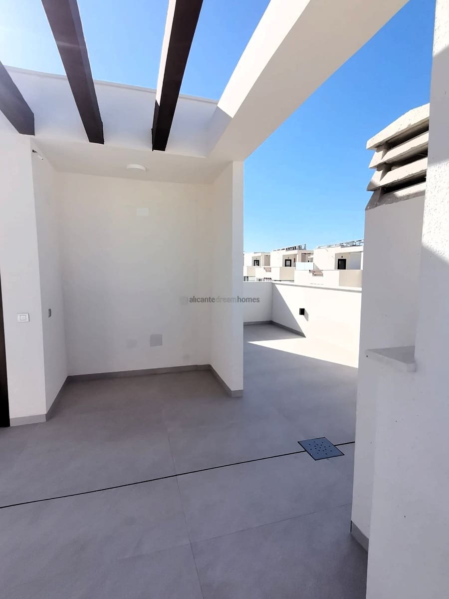 3 makuuhuone Huvila myytävänä paikassa Ciudad Quesada mukana uima-altaan - 650 000 € (Ref: 9418878)