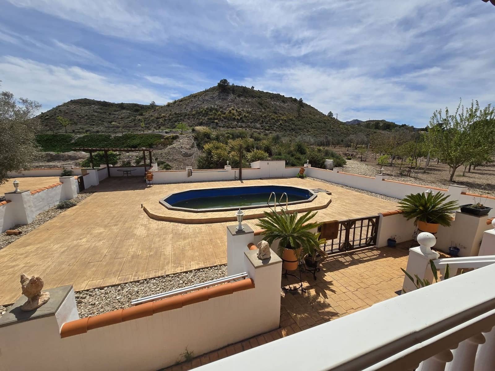 4 sypialnia Willa na sprzedaż w Sax z basenem garażem - 499 999 € (Ref: 9421827)