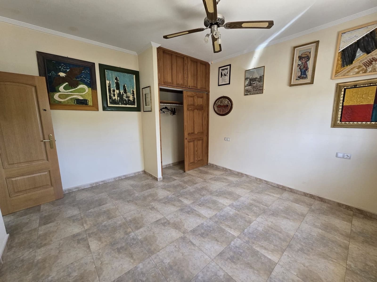 4 sypialnia Willa na sprzedaż w Sax z basenem garażem - 499 999 € (Ref: 9421827)