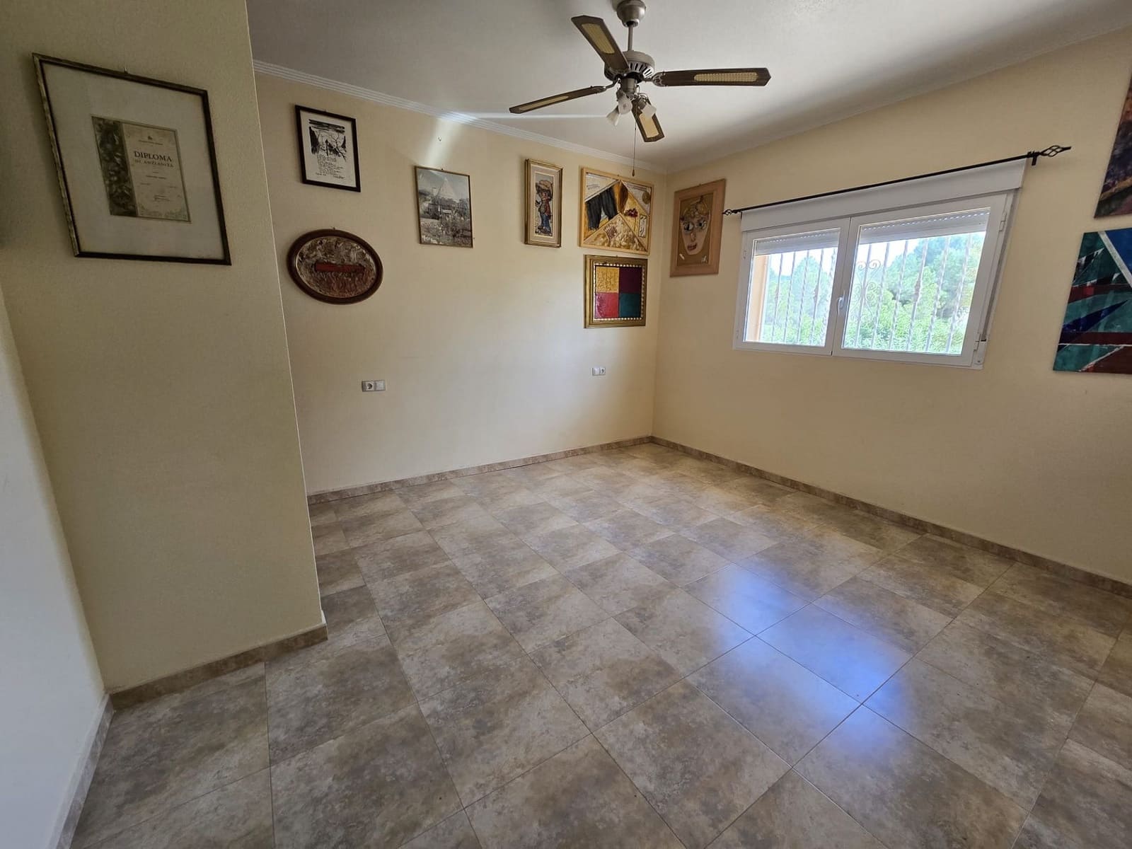 4 sypialnia Willa na sprzedaż w Sax z basenem garażem - 499 999 € (Ref: 9421827)