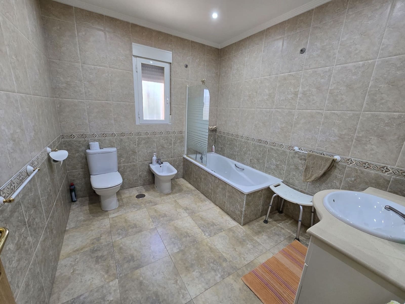 4 sypialnia Willa na sprzedaż w Sax z basenem garażem - 499 999 € (Ref: 9421827)