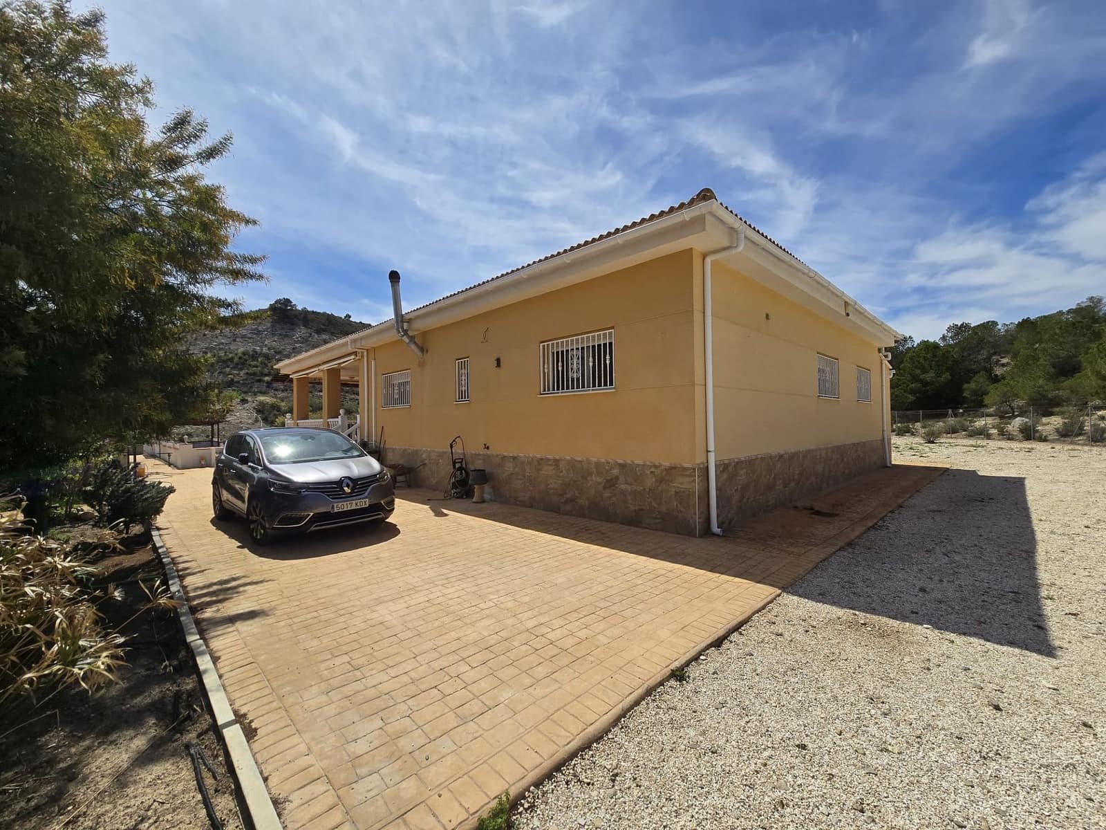 4 sypialnia Willa na sprzedaż w Sax z basenem garażem - 499 999 € (Ref: 9421827)