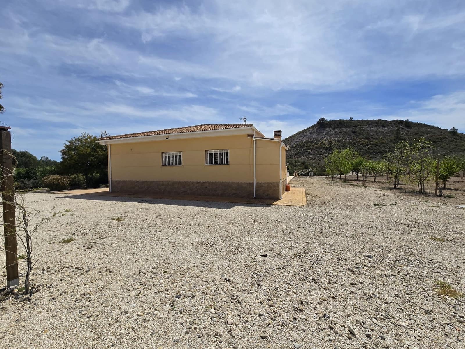 4 sypialnia Willa na sprzedaż w Sax z basenem garażem - 499 999 € (Ref: 9421827)