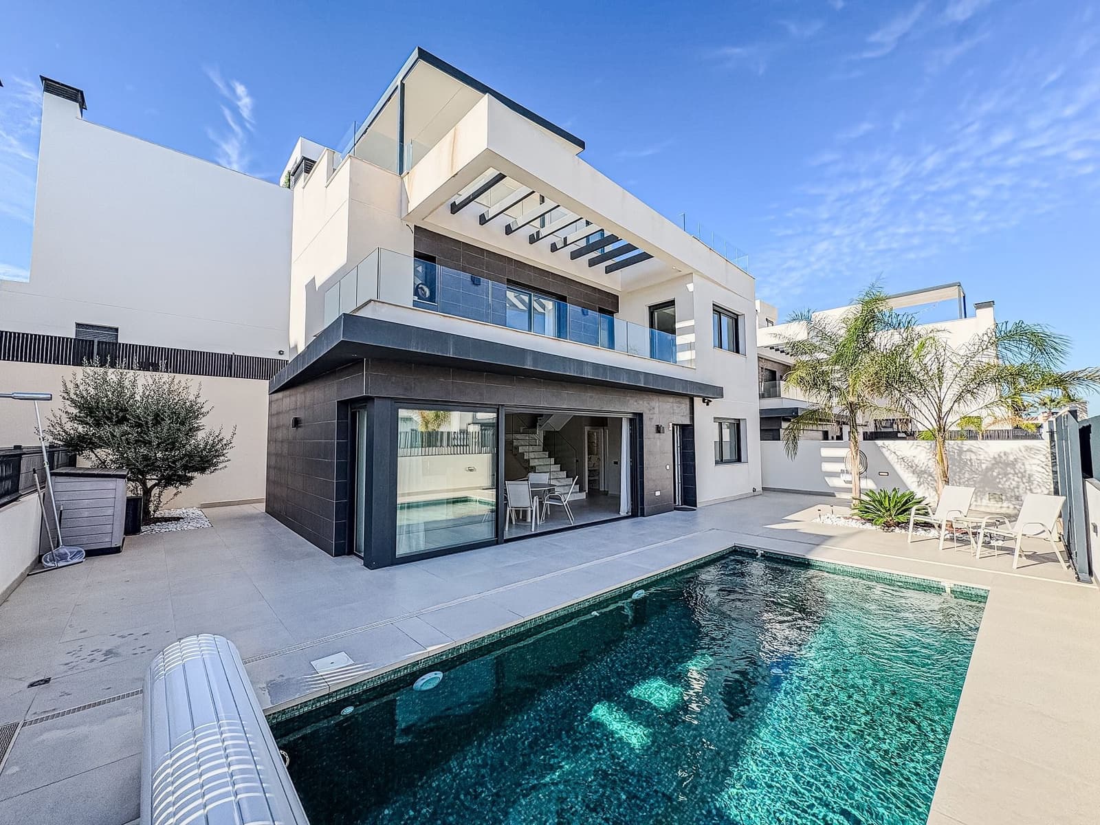 5 makuuhuone Huvila myytävänä paikassa Algorfa - 575 000 € (Ref: 9433009)