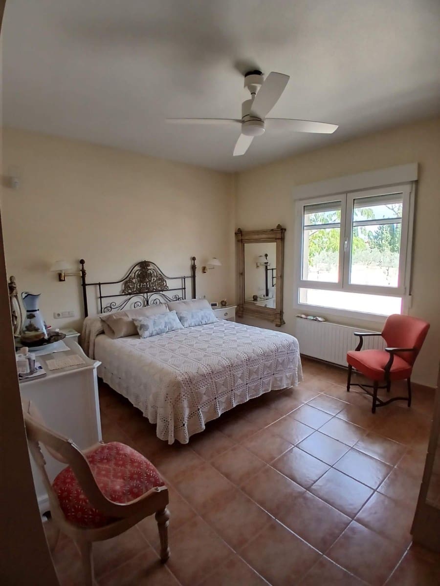 5 sovrum Villa till salu i Yecla med pool - 360 000 € (Ref: 9441235)