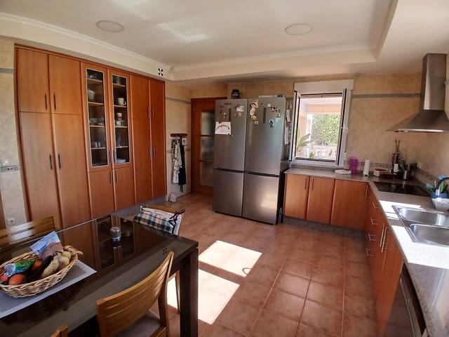 5 bedroom Villa for sale in Yecla with pool - € 360,000 (Ref: 9441235)