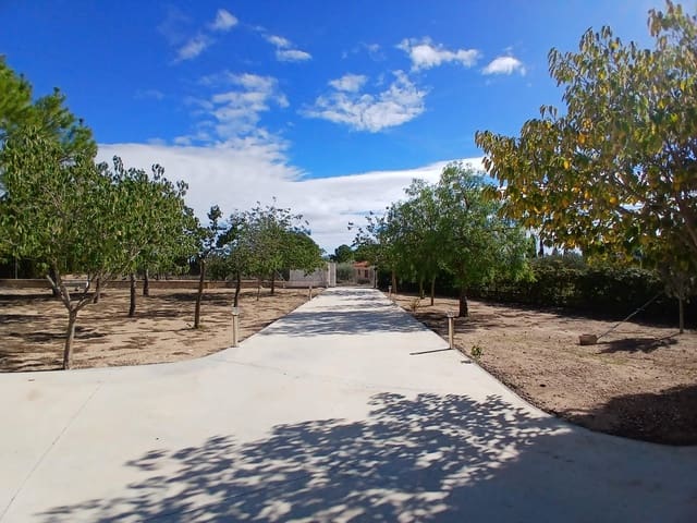 5 bedroom Villa for sale in Yecla with pool - € 360,000 (Ref: 9441235)