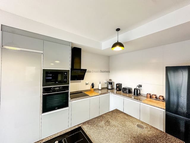 3 makuuhuone Huvila myytävänä paikassa Pinoso mukana uima-altaan - 309 995 € (Ref: 9461049)