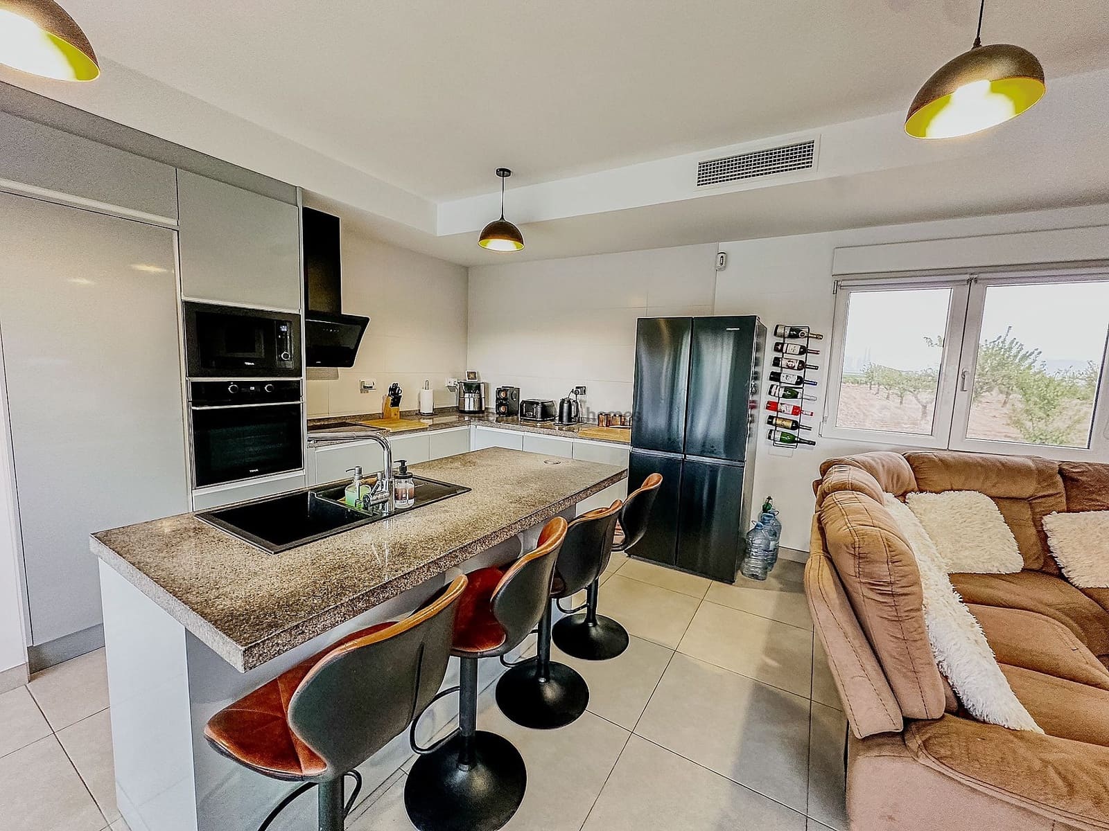 3 makuuhuone Huvila myytävänä paikassa Pinoso mukana uima-altaan - 309 995 € (Ref: 9461049)