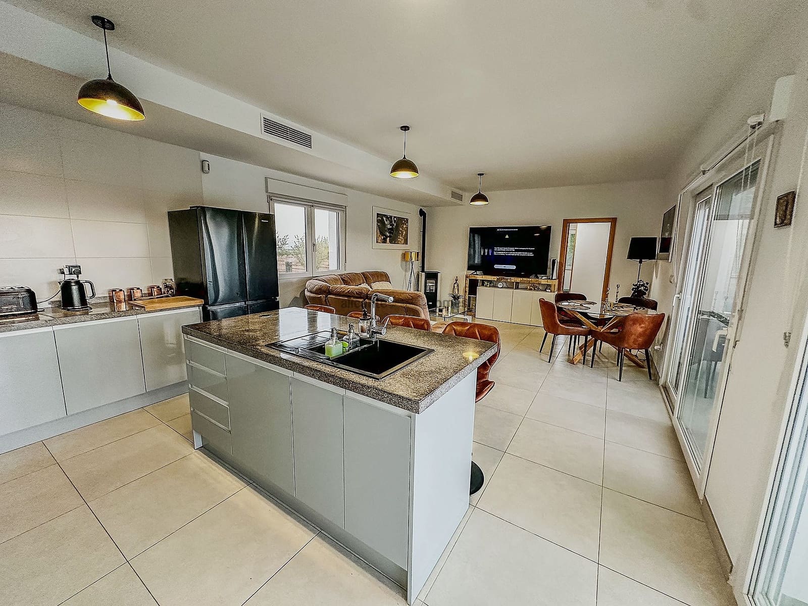 3 makuuhuone Huvila myytävänä paikassa Pinoso mukana uima-altaan - 309 995 € (Ref: 9461049)