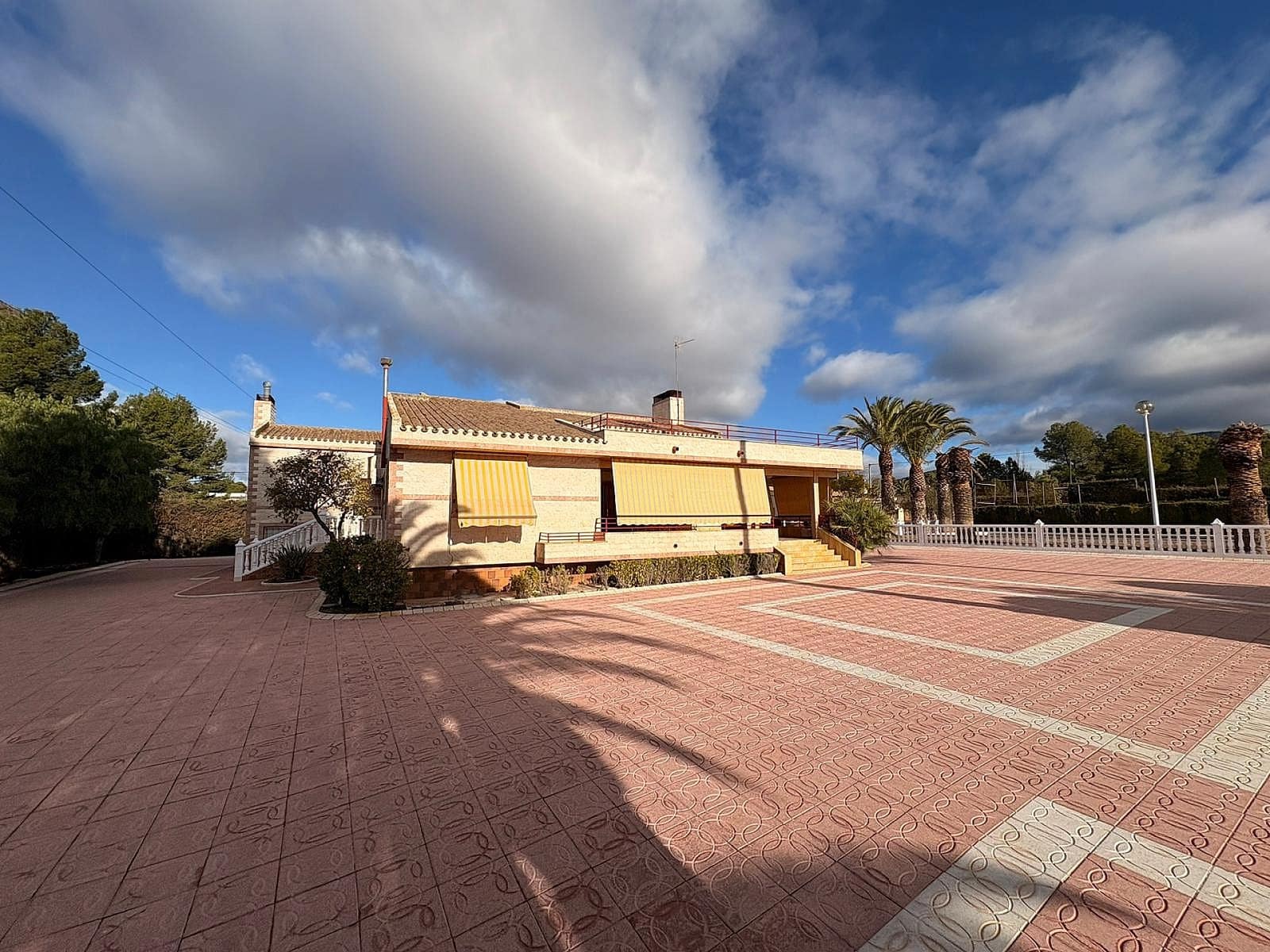 3 camera da letto Villa in vendita in Sax con piscina garage - 575.000 € (Rif: 9472003)