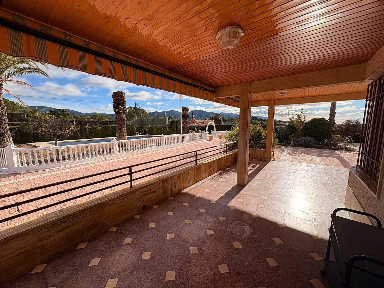 3 camera da letto Villa in vendita in Sax con piscina garage - 575.000 € (Rif: 9472003)