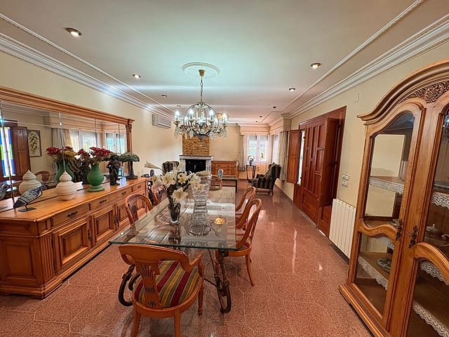 3 soveværelse Villa til salg i Sax med swimmingpool garage - € 575.000 (Ref: 9472003)