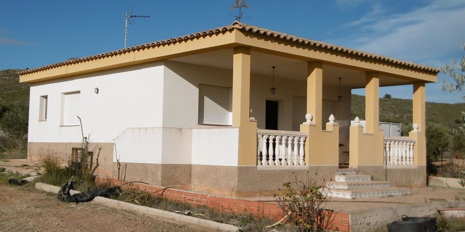 2 bedroom Finca/Country House for sale in Yecla - € 128,900 (Ref: 9473750)