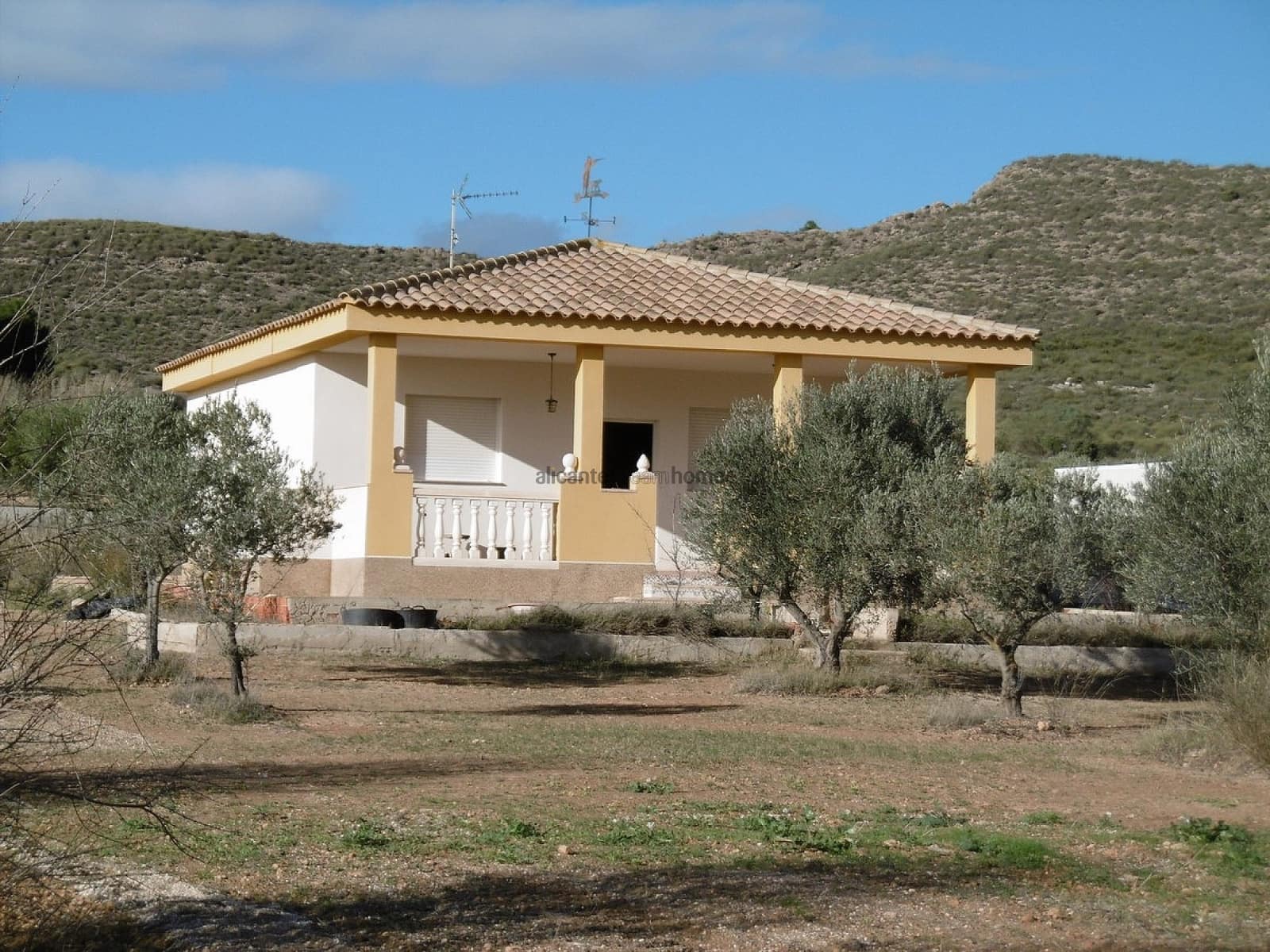 2 bedroom Finca/Country House for sale in Yecla - € 128,900 (Ref: 9473750)