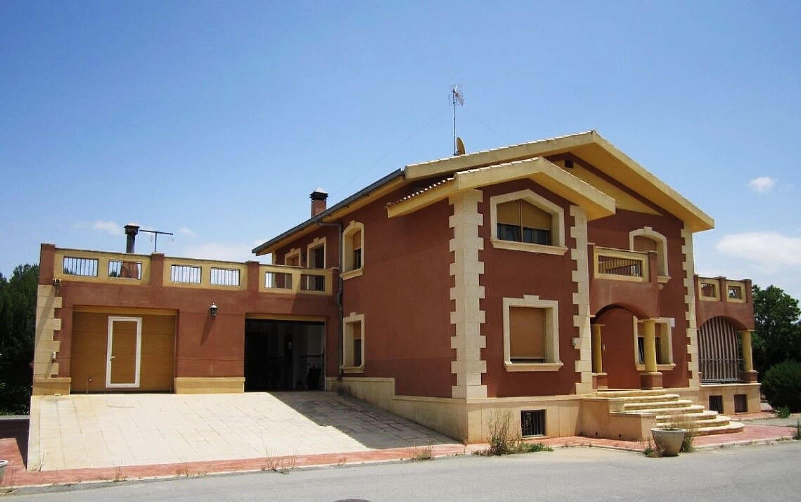 6 bedroom Villa for sale in Yecla - € 590,000 (Ref: 9475119)