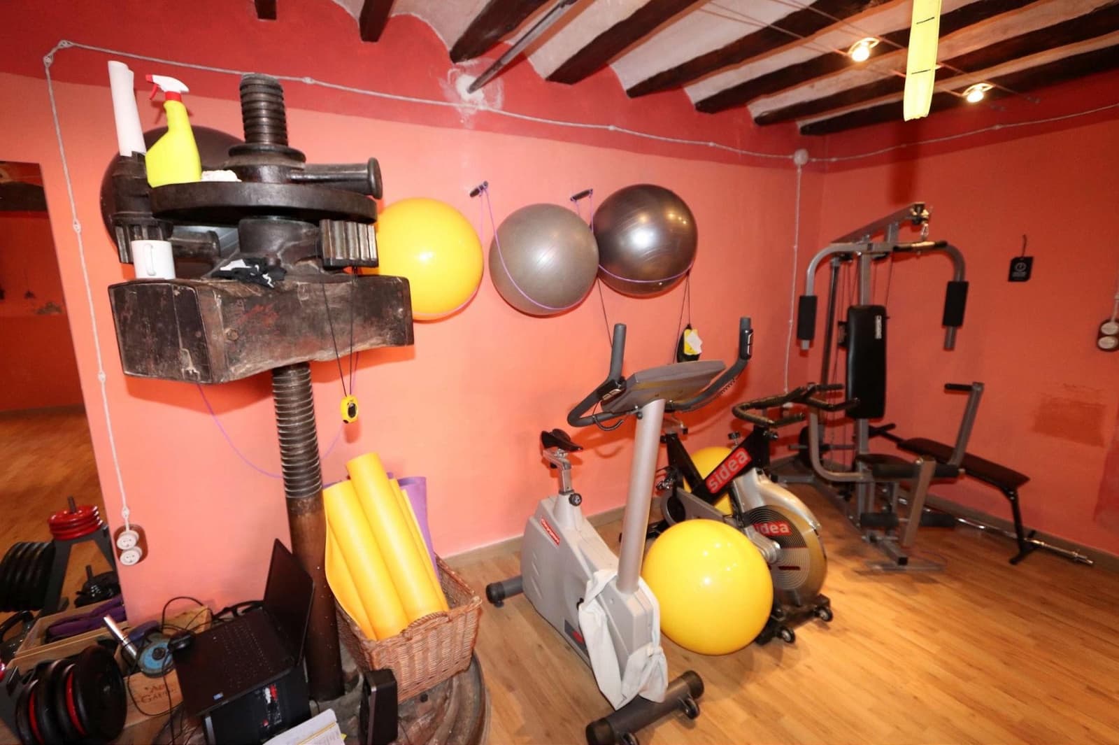 10 bedroom Commercial for sale in Pinoso - € 449,950 (Ref: 9475121)